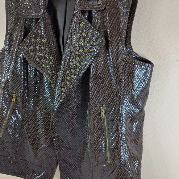 V Cristina women's brown studded vest Size XL Trending Brown Faux Snake Skin EUC - Picture 4 of 13
